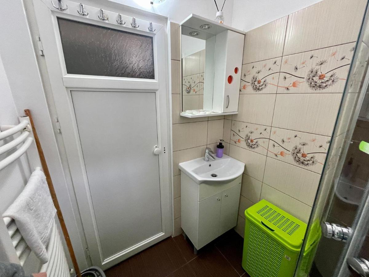 Garsoniera Moderna Parcare Internet Apartment Pitesti Bagian luar foto